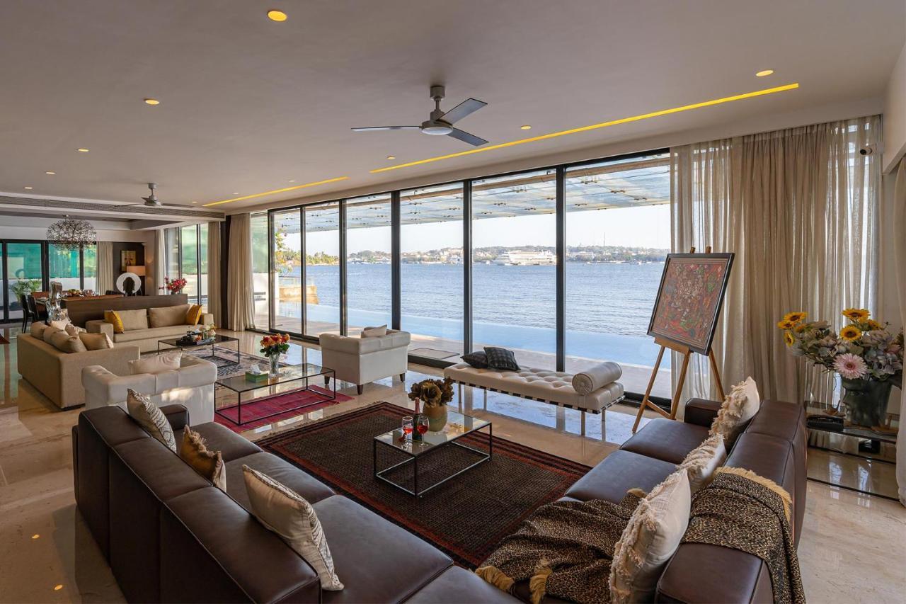 Oceanic Sunsets With River View, Comp Breakfast & Infinity Pool At Stayvista Verem Eksteriør bilde