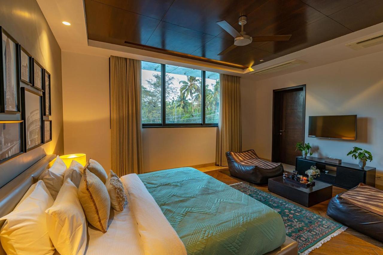 Oceanic Sunsets With River View, Comp Breakfast & Infinity Pool At Stayvista Verem Eksteriør bilde