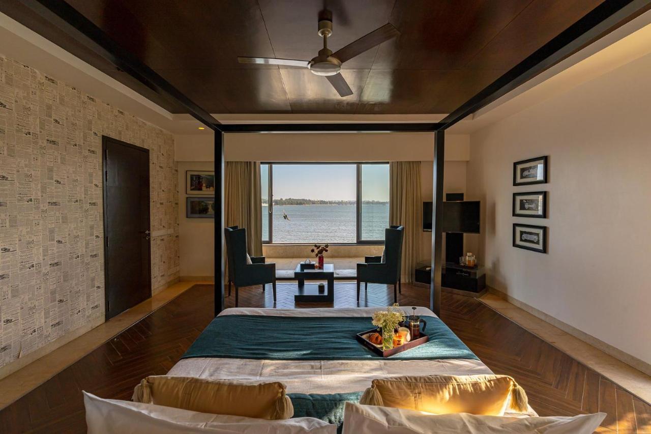 Oceanic Sunsets With River View, Comp Breakfast & Infinity Pool At Stayvista Verem Eksteriør bilde